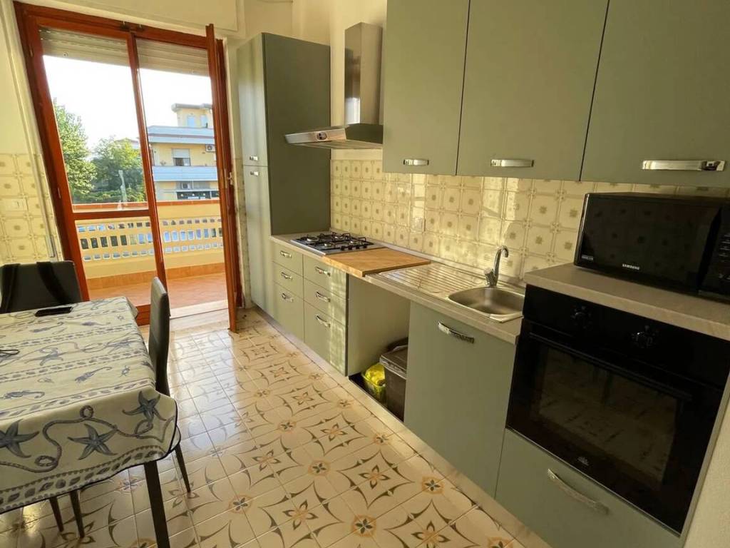 appartamento in affitto a Carrara in zona Marina di Carrara
