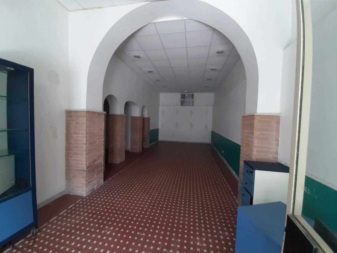 negozio in affitto a Carrara in zona Marina di Carrara
