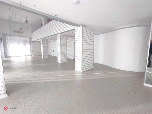 locale commerciale in affitto a Carrara in zona Marina di Carrara