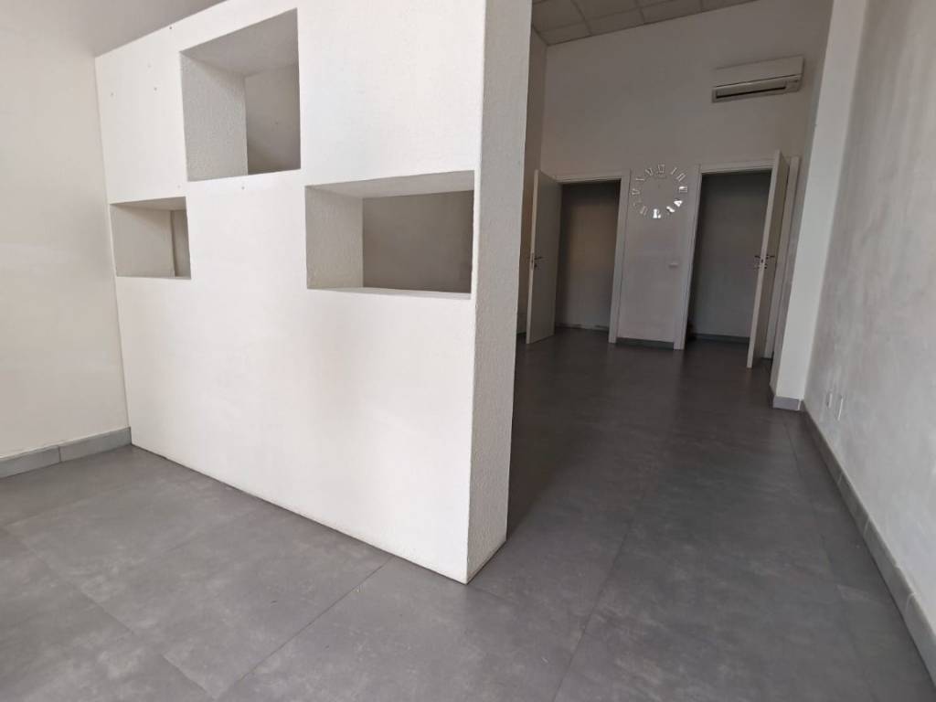 negozio in affitto a Carrara in zona Marina di Carrara
