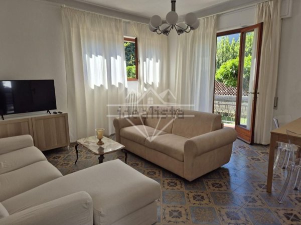 appartamento in affitto a Carrara in zona Marina di Carrara