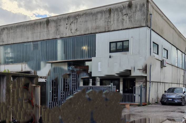 locale commerciale in affitto a Carrara in zona Avenza