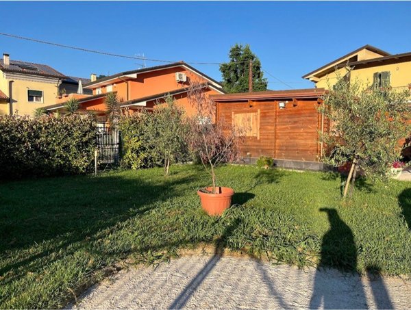 appartamento in affitto a Carrara in zona Marina di Carrara