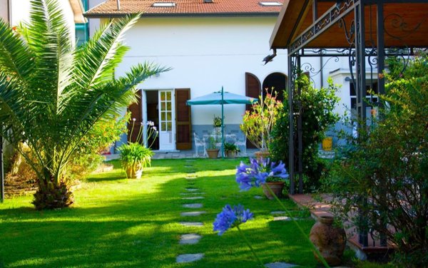 casa indipendente in affitto a Carrara in zona Marina di Carrara