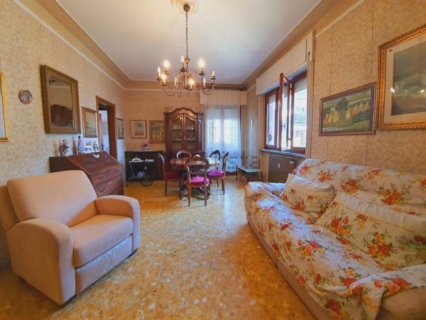 appartamento in affitto a Carrara in zona Marina di Carrara