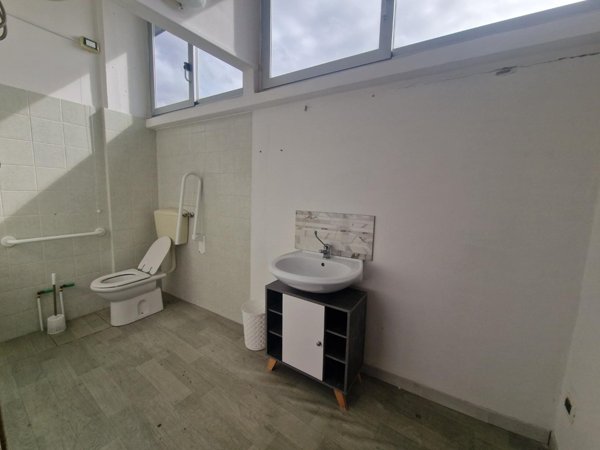 locale commerciale in affitto a Carrara in zona Fossola