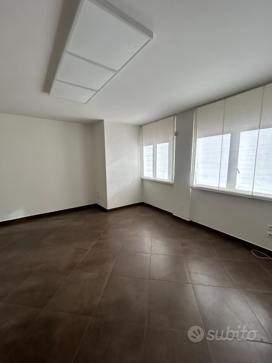 ufficio in affitto a Carrara in zona Avenza