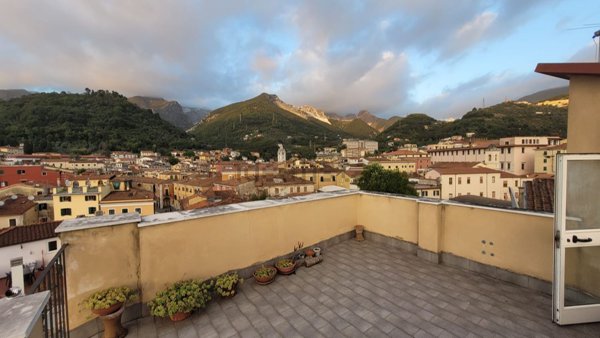 appartamento in affitto a Carrara in zona Centro Città