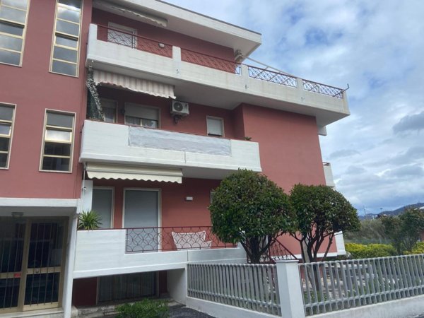 appartamento in affitto a Carrara in zona Marina di Carrara