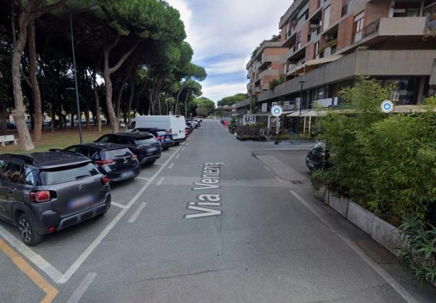 negozio in affitto a Carrara in zona Marina di Carrara