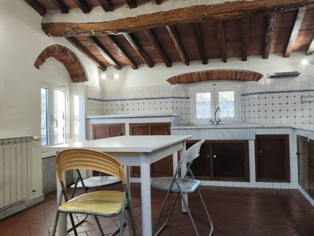 appartamento in affitto a Carrara in zona Centro Città