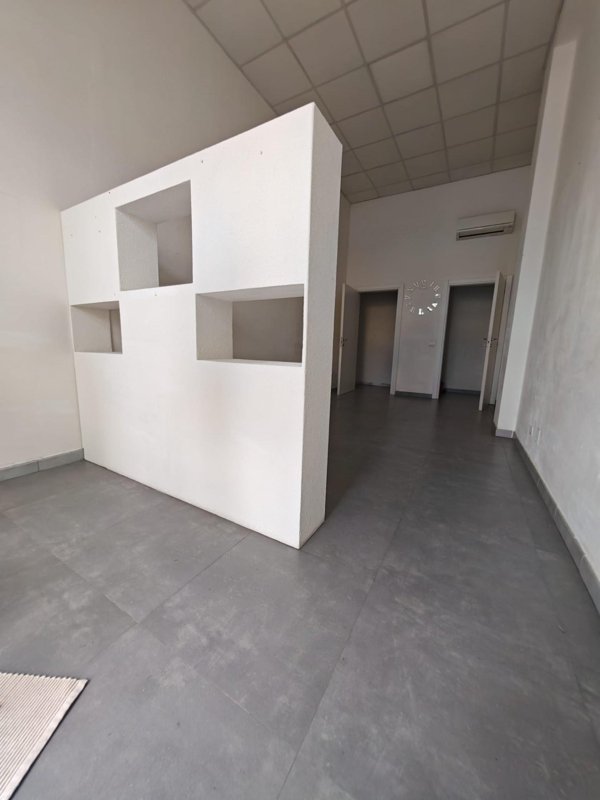 locale commerciale in affitto a Carrara in zona Marina di Carrara