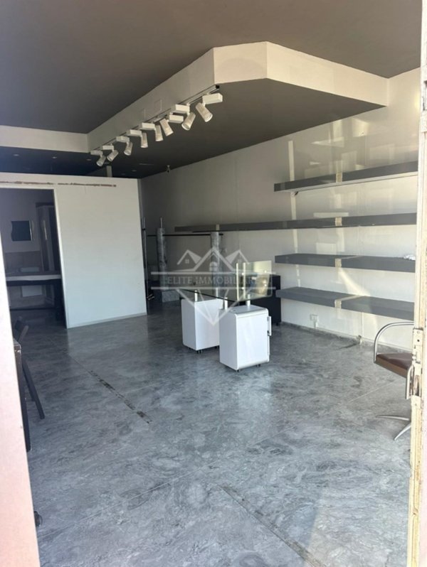 locale commerciale in affitto a Carrara in zona Marina di Carrara