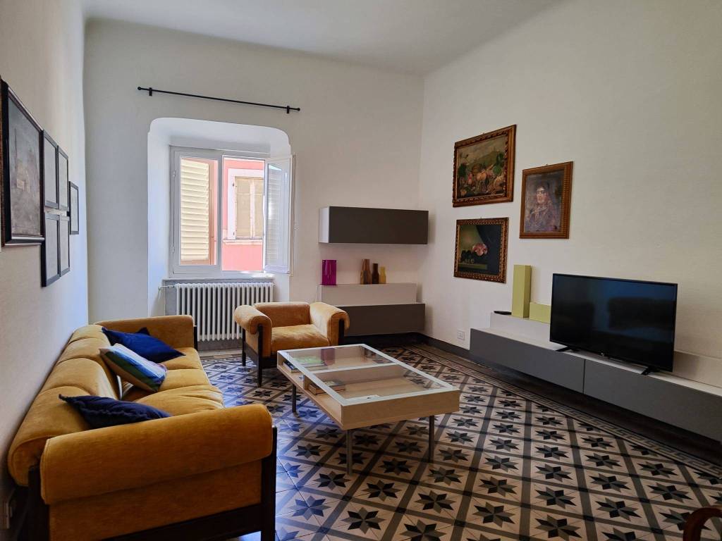 appartamento in affitto a Carrara in zona Centro Città