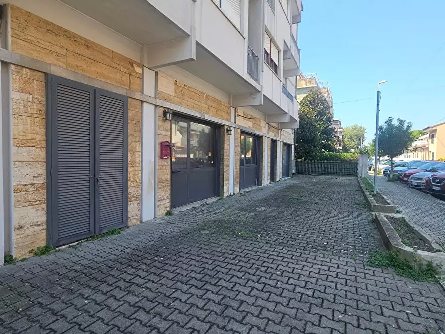 locale commerciale in affitto a Carrara in zona Marina di Carrara