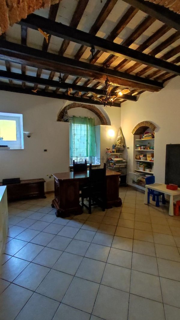 ufficio in affitto a Carrara in zona Marina di Carrara