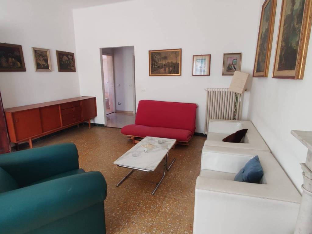 appartamento in affitto a Carrara in zona Marina di Carrara