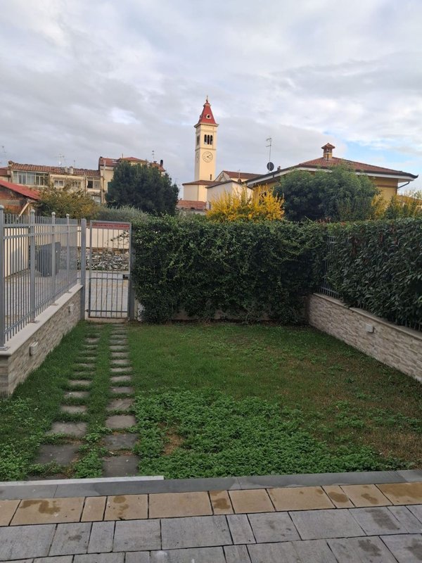 appartamento in affitto a Carrara in zona Marina di Carrara