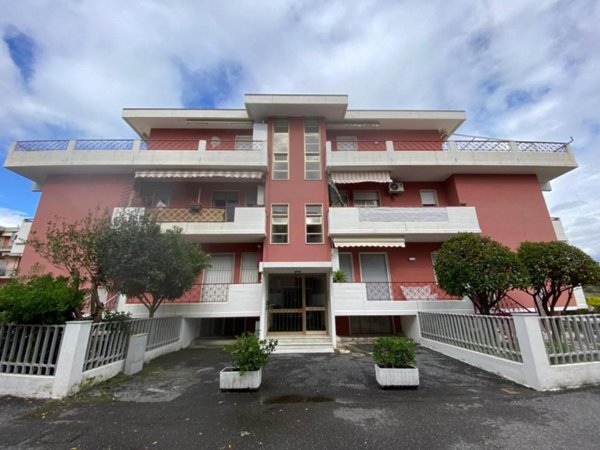 appartamento in affitto a Carrara in zona Marina di Carrara