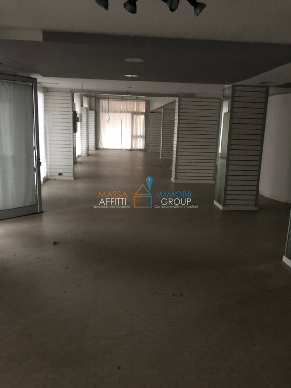 locale commerciale in affitto a Carrara