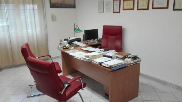 ufficio in affitto a Carrara in zona Marina di Carrara