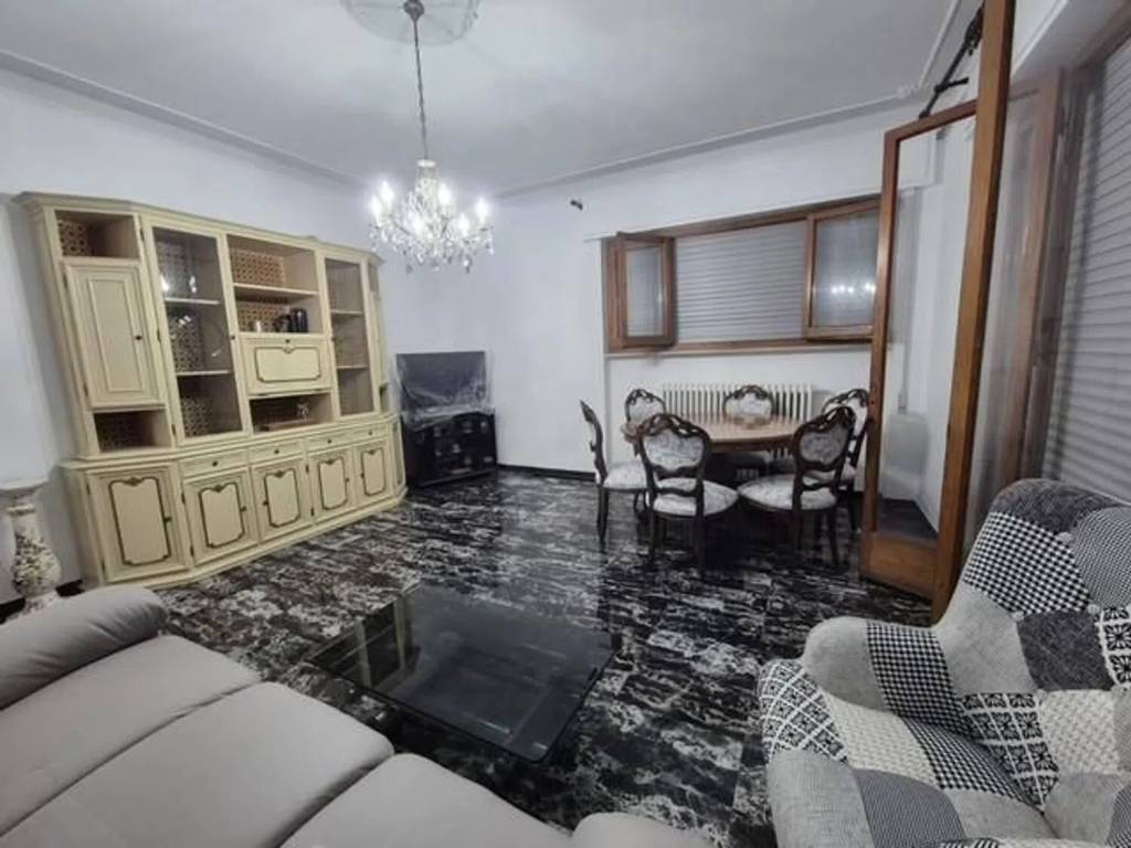 appartamento in affitto a Carrara in zona Marina di Carrara