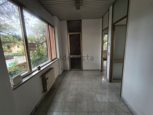 ufficio in affitto a Carrara in zona Marina di Carrara