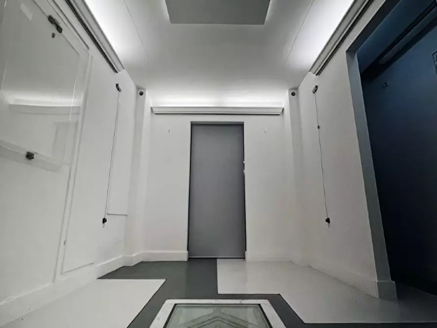 negozio in affitto a Carrara