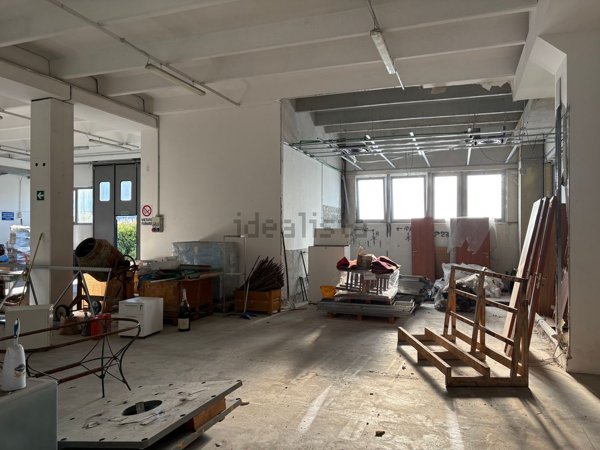 capannone in affitto a Carrara in zona Nazzano