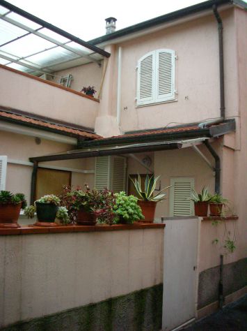 casa indipendente in affitto a Carrara in zona Marina di Carrara