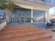 negozio in affitto a Carrara in zona Avenza