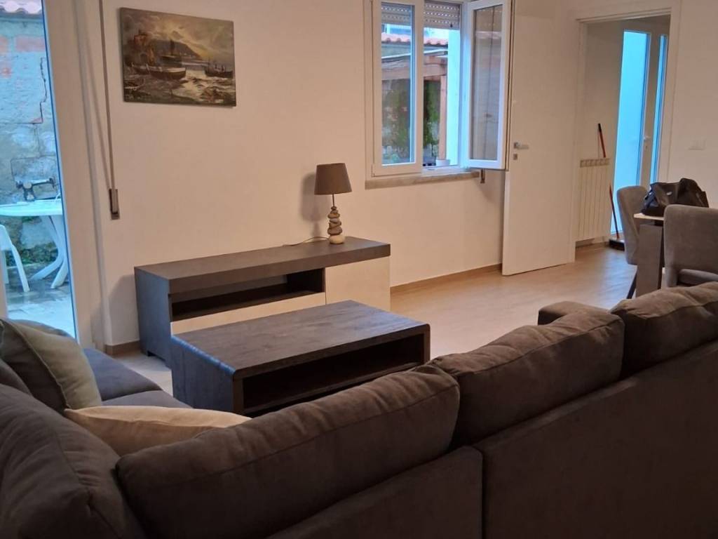 appartamento in affitto a Carrara in zona Marina di Carrara