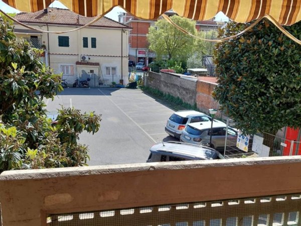 appartamento in affitto a Carrara in zona Marina di Carrara