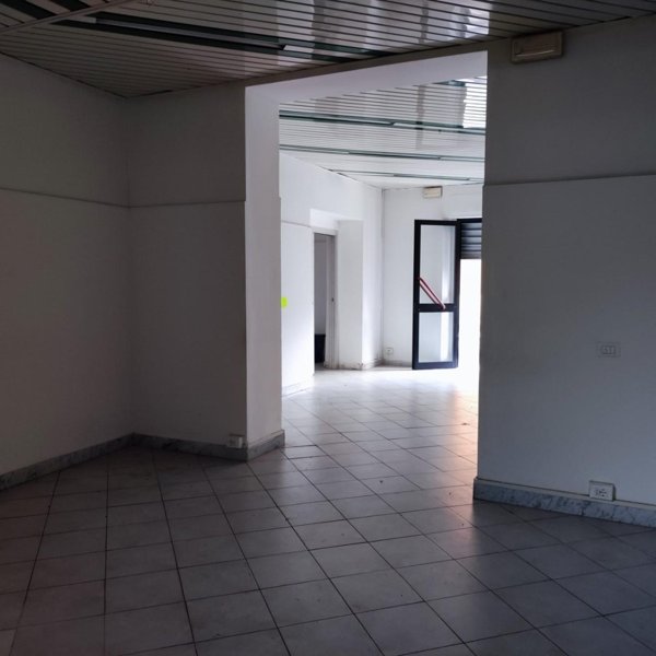 locale commerciale in affitto a Carrara