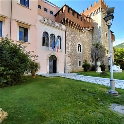 locale commerciale in affitto a Carrara