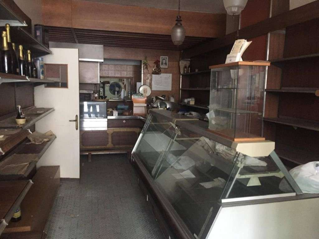 negozio in affitto a Carrara in zona Centro Città
