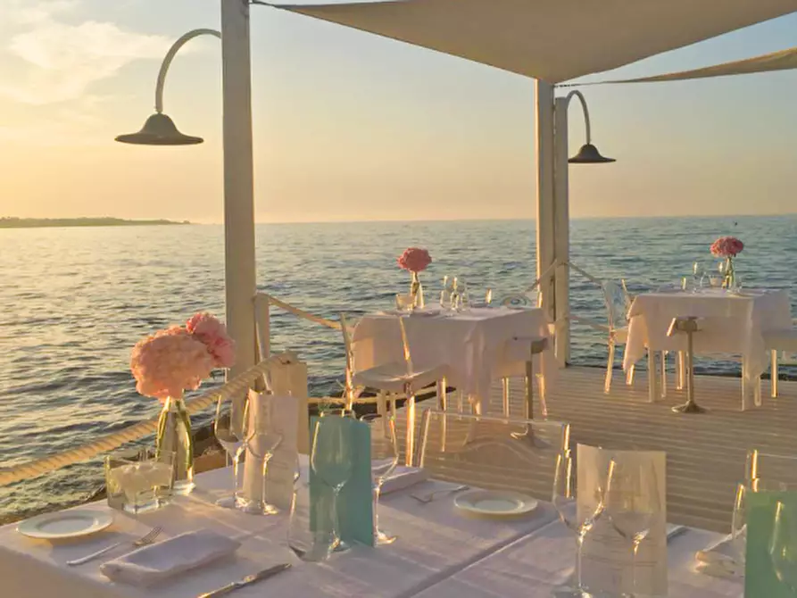 negozio in affitto a Carrara in zona Marina di Carrara