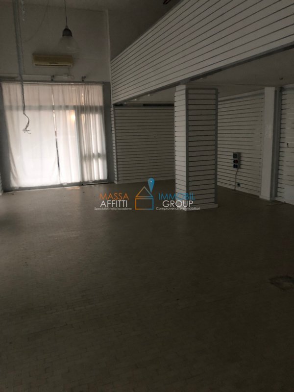 locale commerciale in affitto a Carrara in zona Marina di Carrara