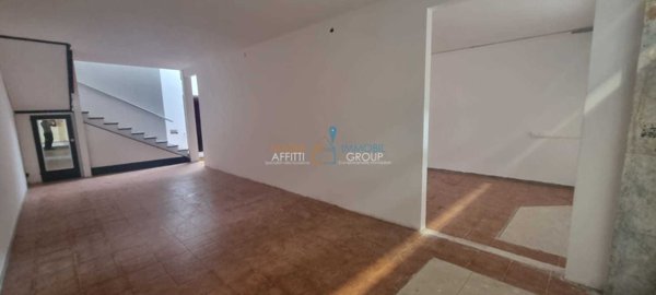 locale commerciale in affitto a Carrara