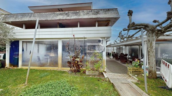 negozio in affitto a Carrara in zona Marina di Carrara