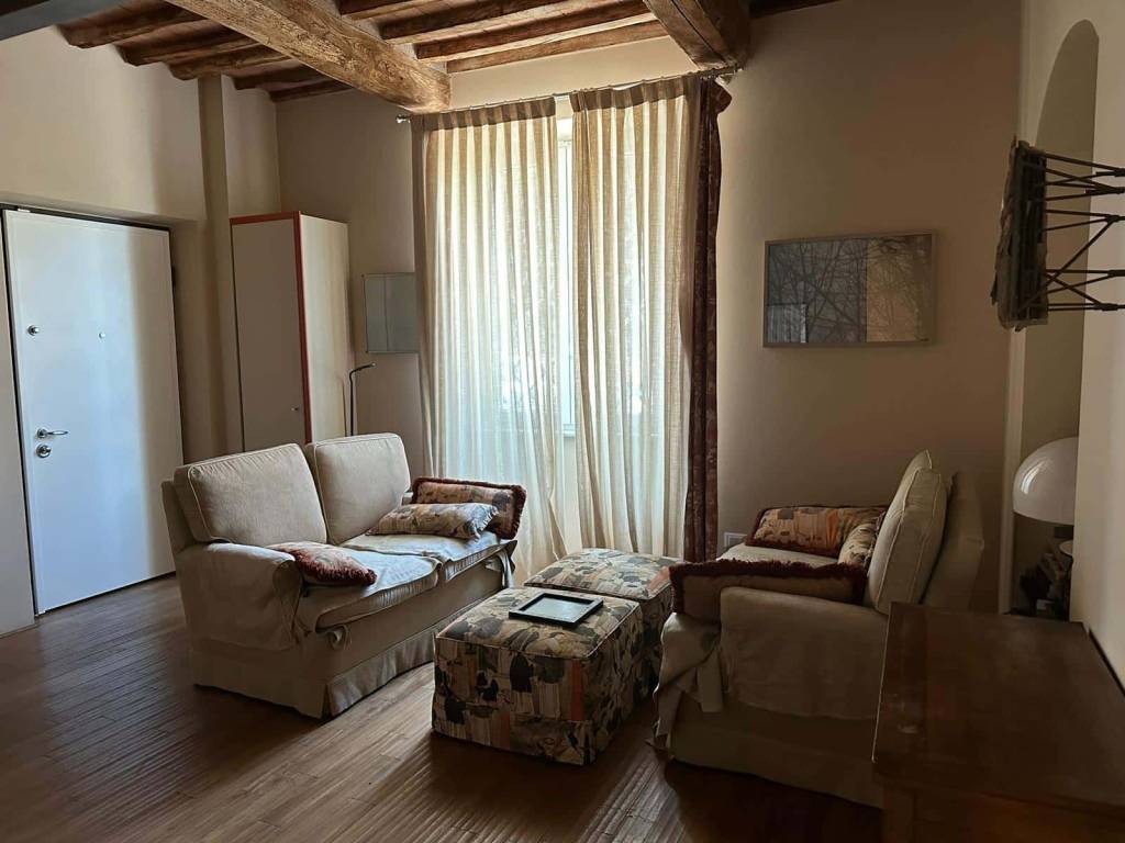 appartamento in affitto a Carrara in zona Marina di Carrara