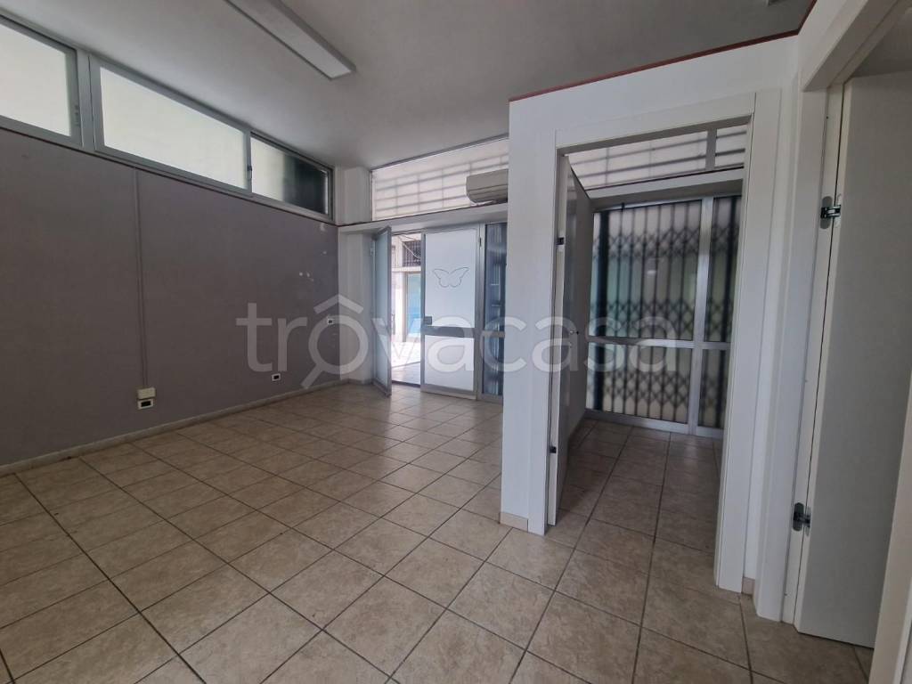 locale commerciale in affitto a Carrara in zona Fossola