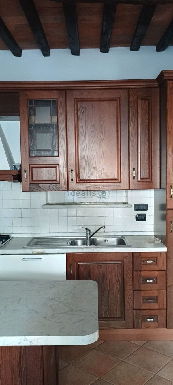 appartamento in affitto a Carrara in zona Fabbrica