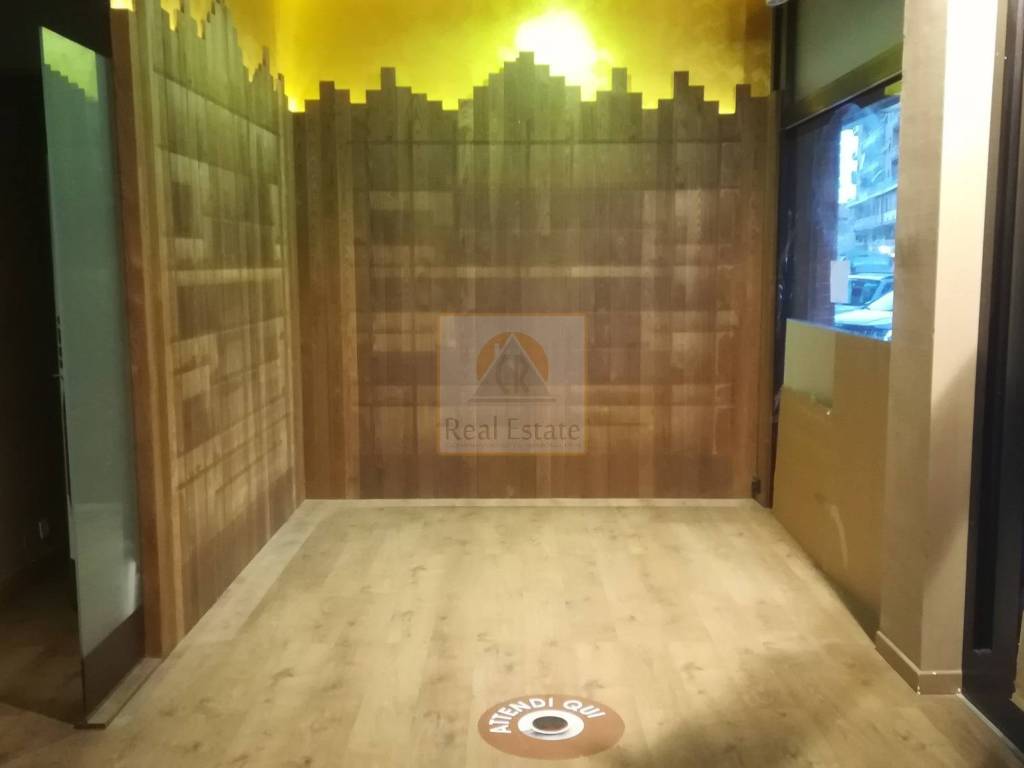 negozio in affitto a Carrara in zona Marina di Carrara