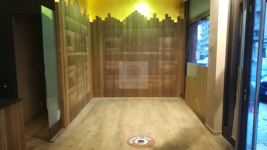 negozio in affitto a Carrara in zona Marina di Carrara