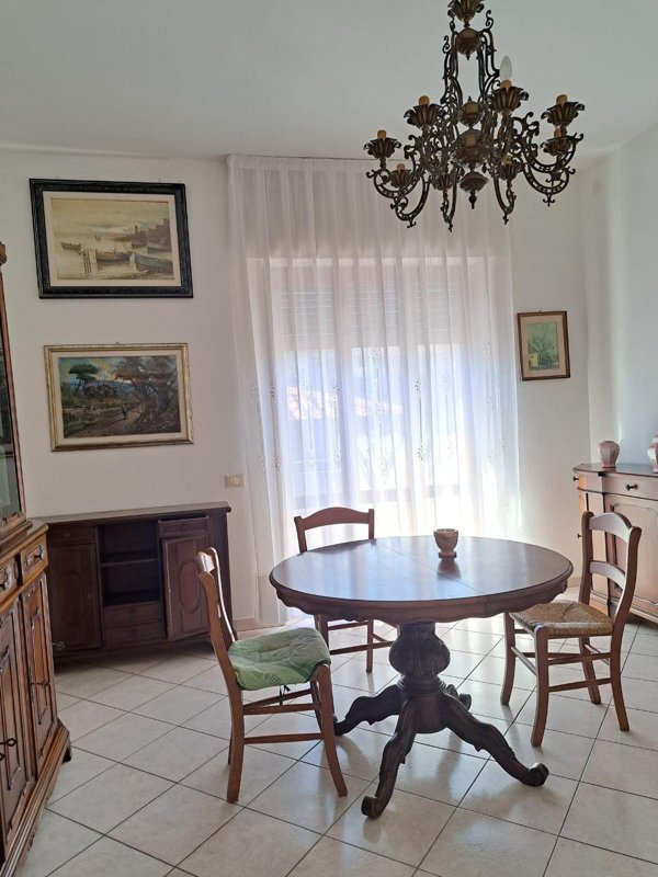 appartamento in affitto a Carrara in zona Marina di Carrara