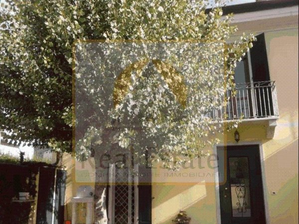 casa indipendente in affitto a Carrara in zona Sant'Antonio