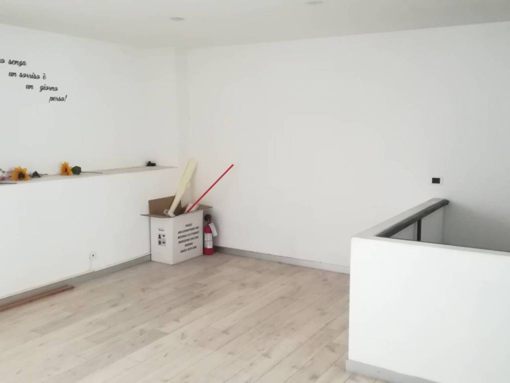 negozio in affitto a Carrara in zona Marina di Carrara