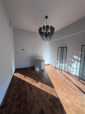 negozio in affitto a Carrara in zona Centro Città