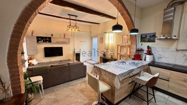 appartamento in affitto a Carrara in zona Fabbrica